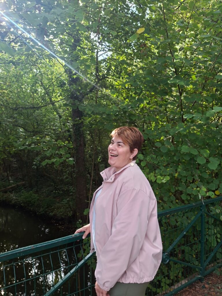 Corinne Varvou, médium et passeuse d’âme, en pleine nature