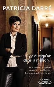 Couverture du livre Il y a quelqu’un dans la maison de Patricia Darré